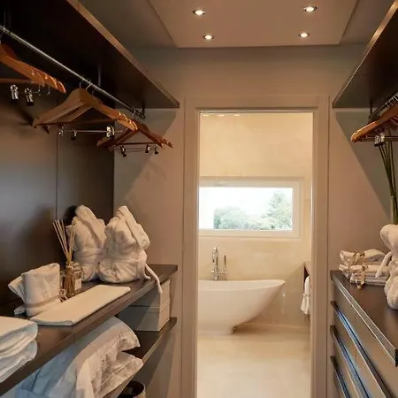 빌라 Sleeps 6 Air Con