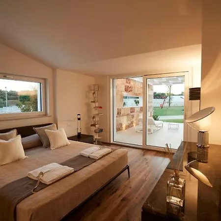 Sleeps 6 Air Con 폴리나노 아마레