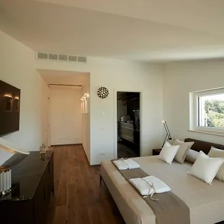 Sleeps 6 Air Con * 폴리나노 아마레