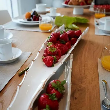 Sleeps 6 Air Con 폴리나노 아마레
